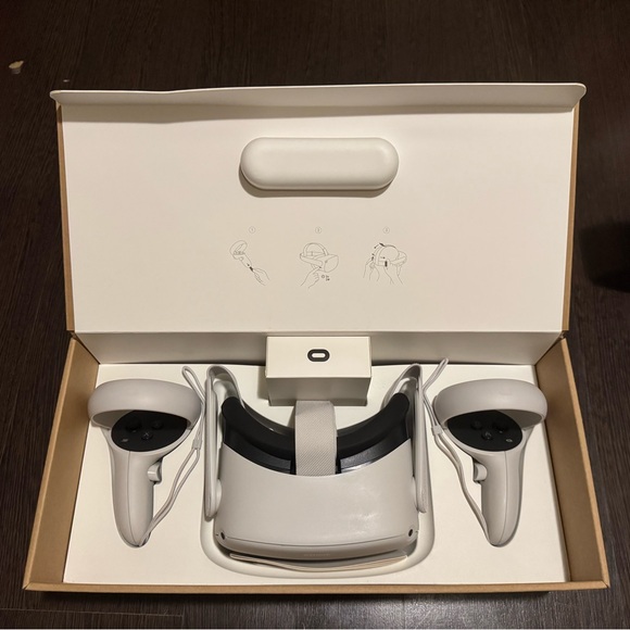 OCU LUS 2 Refurbished VR Headset with Controllers - White